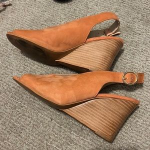 SEYCHELLES Wedge Sandal - BARELY WORN - Size 8M - Coral/Salmon